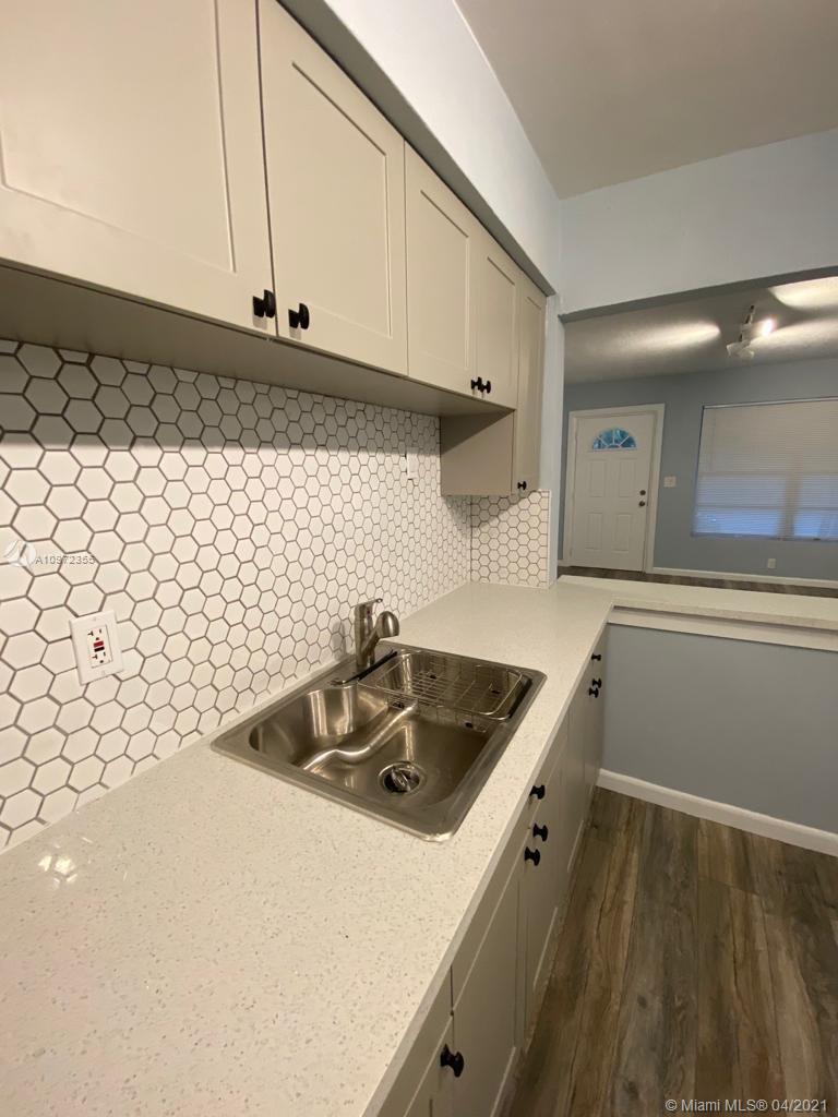 See details / 1575 sq. ft. $ 2020-12-17 0 Photo
