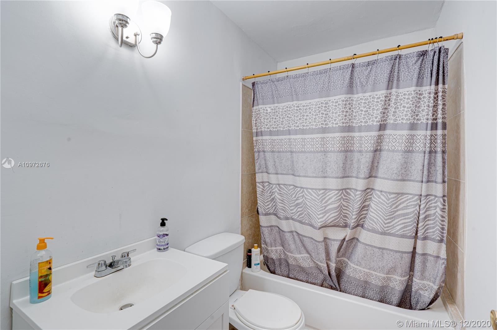 See details / 1900 sq. ft. $ 2021-02-01 0 Photo