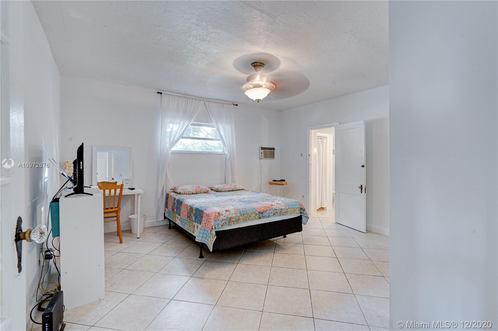 See details / 1900 sq. ft. $ 2021-02-01 0 Photo