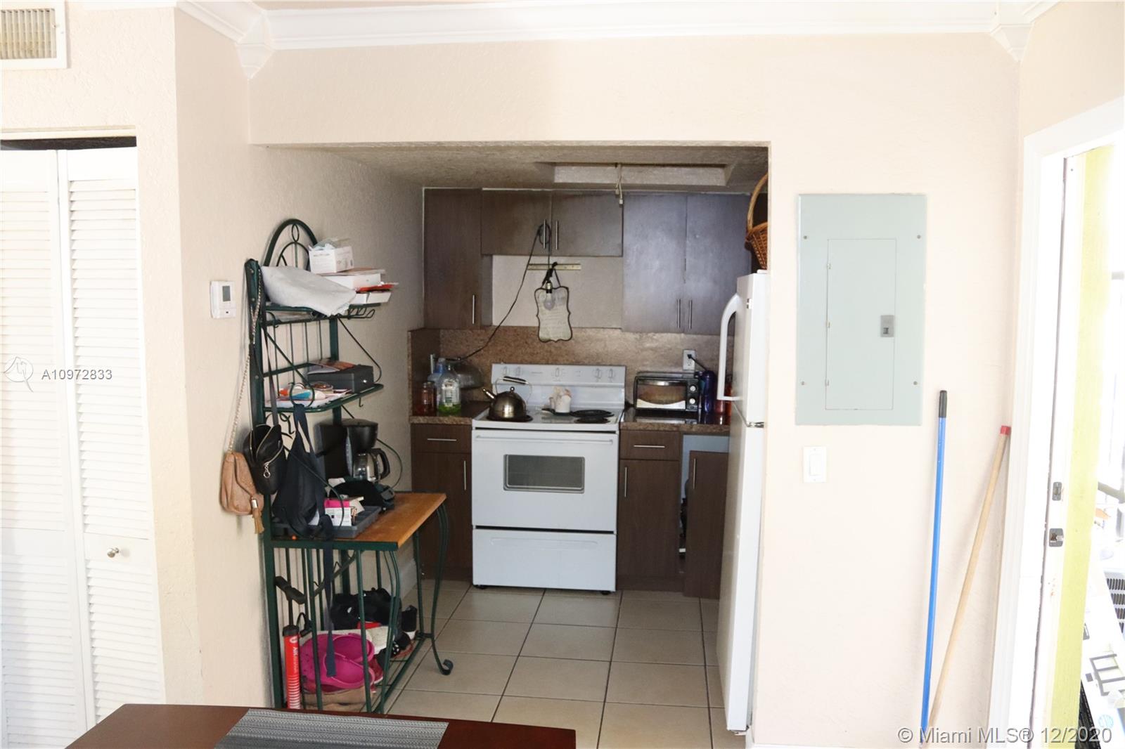 See details / 2100 sq. ft. $ 2020-12-17 0 Photo