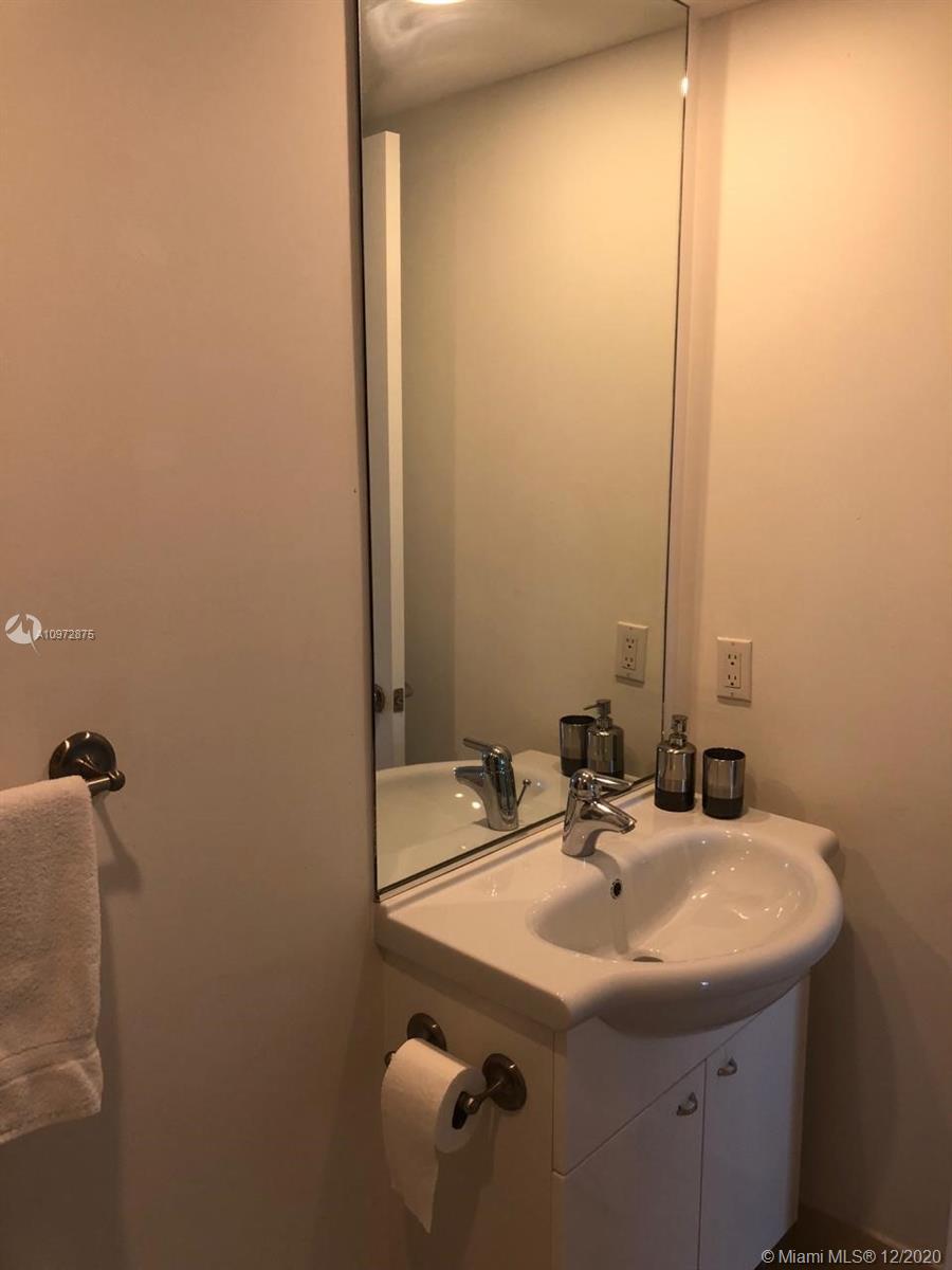 Ver detalles 5003 3 / 3 1733 sq. ft. $ 2021-01-15 0 foto