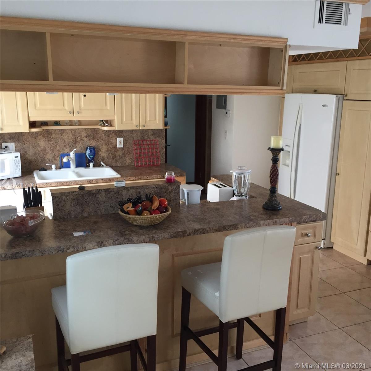 See details / 1672 sq. ft. $ 2020-12-21 0 Photo