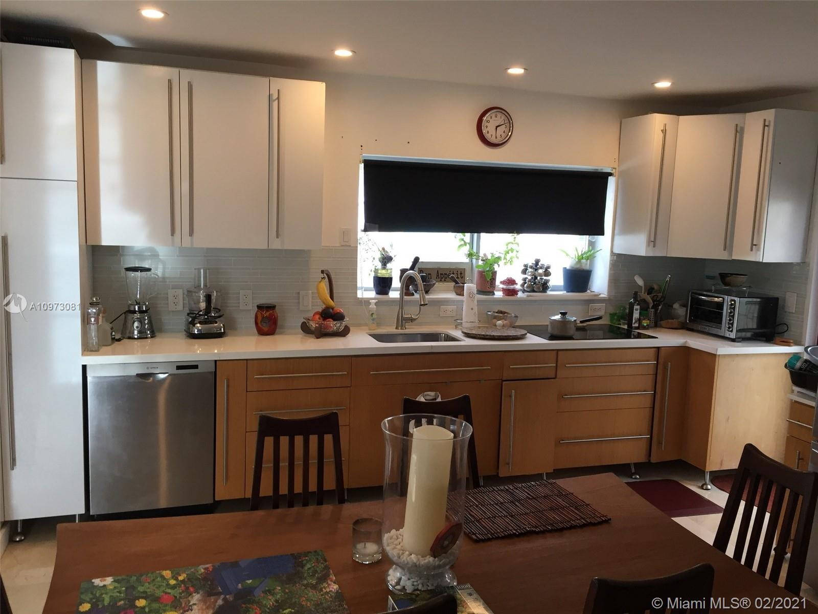See details / 1672 sq. ft. $ 2020-12-21 0 Photo