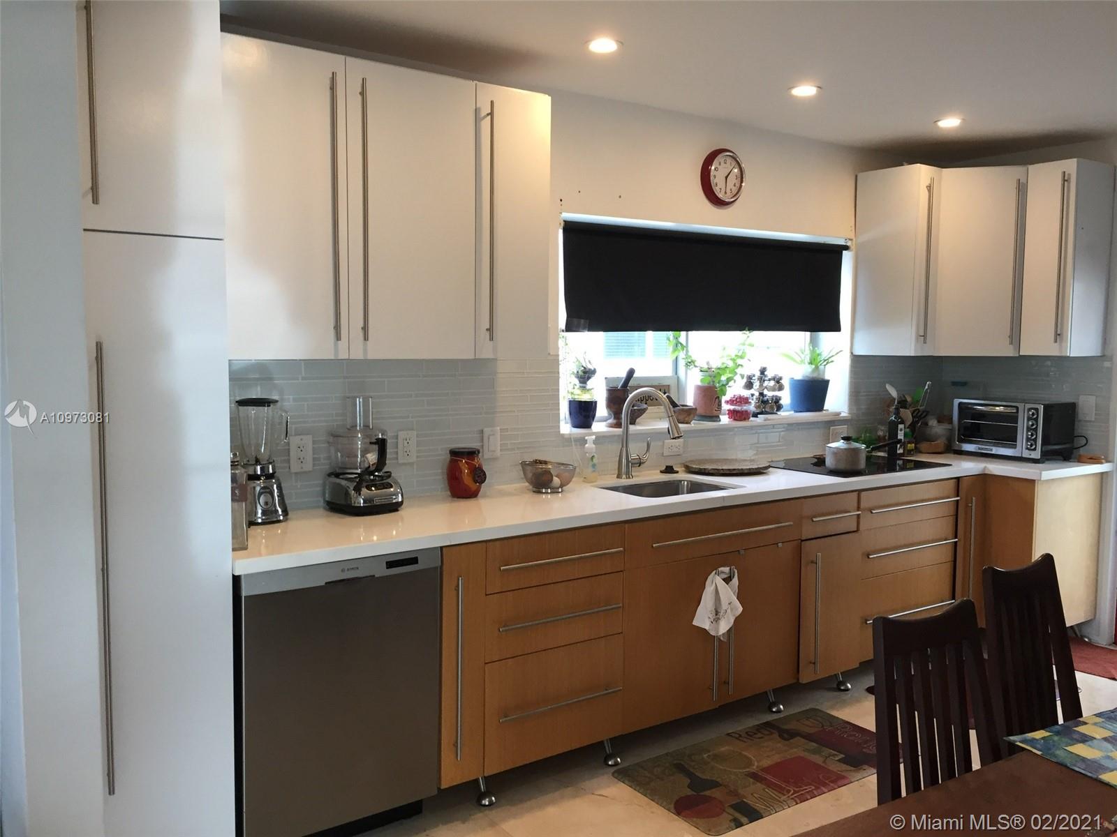See details / 1672 sq. ft. $ 2020-12-21 0 Photo