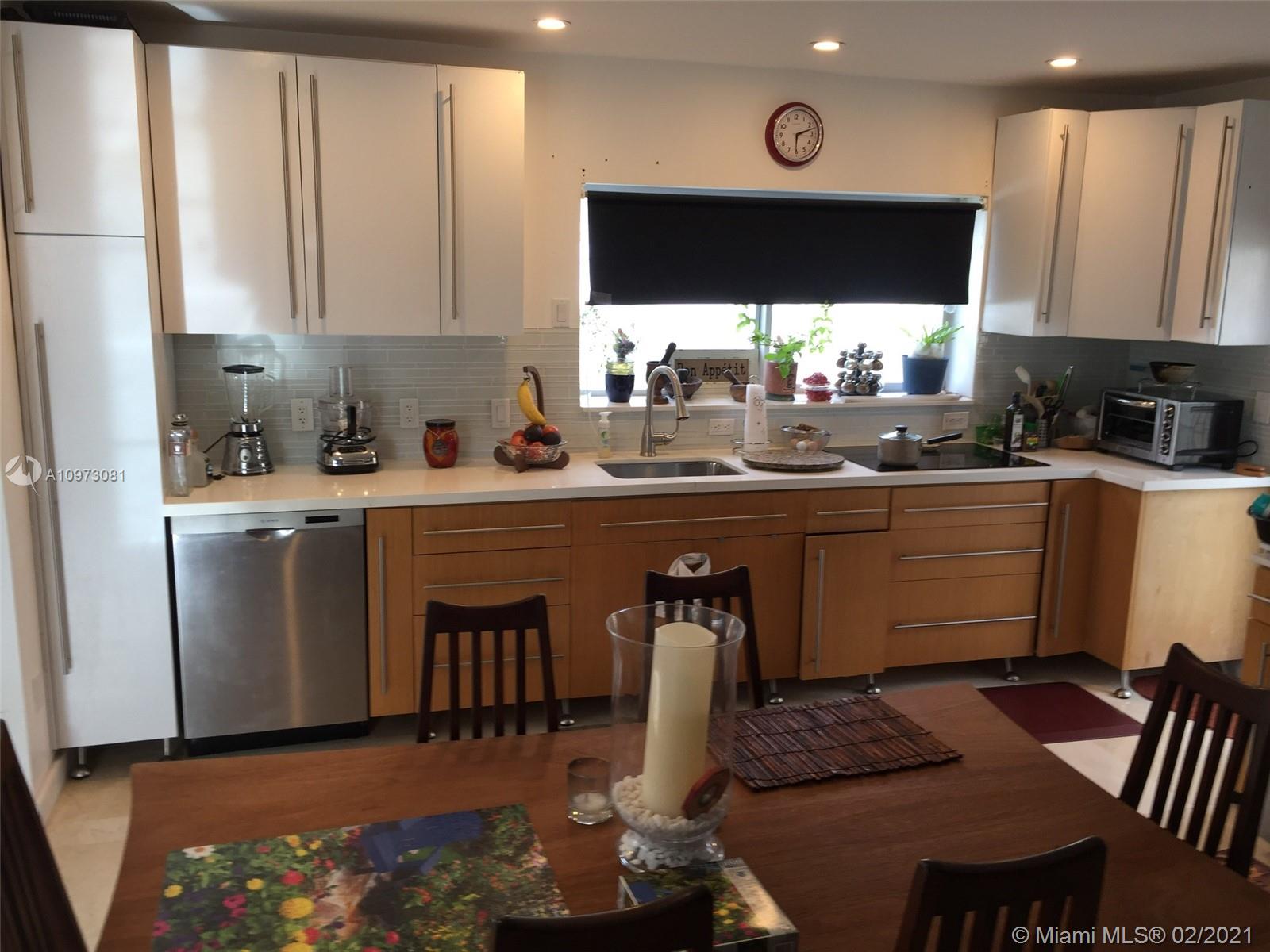 See details / 1672 sq. ft. $ 2020-12-21 0 Photo
