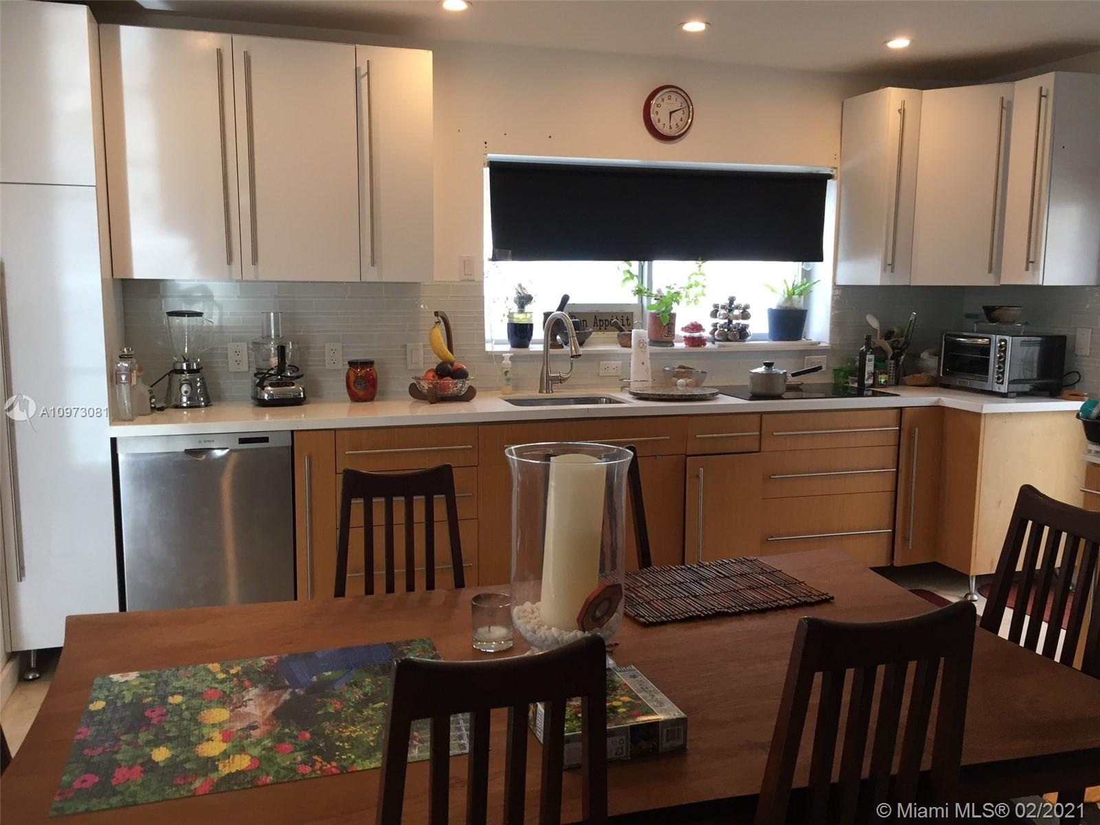 See details / 1672 sq. ft. $ 2020-12-21 0 Photo