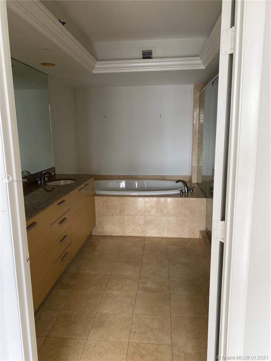 Ver detalles 1204 3 / 3 1675 sq. ft. $ 2020-12-18 0 foto
