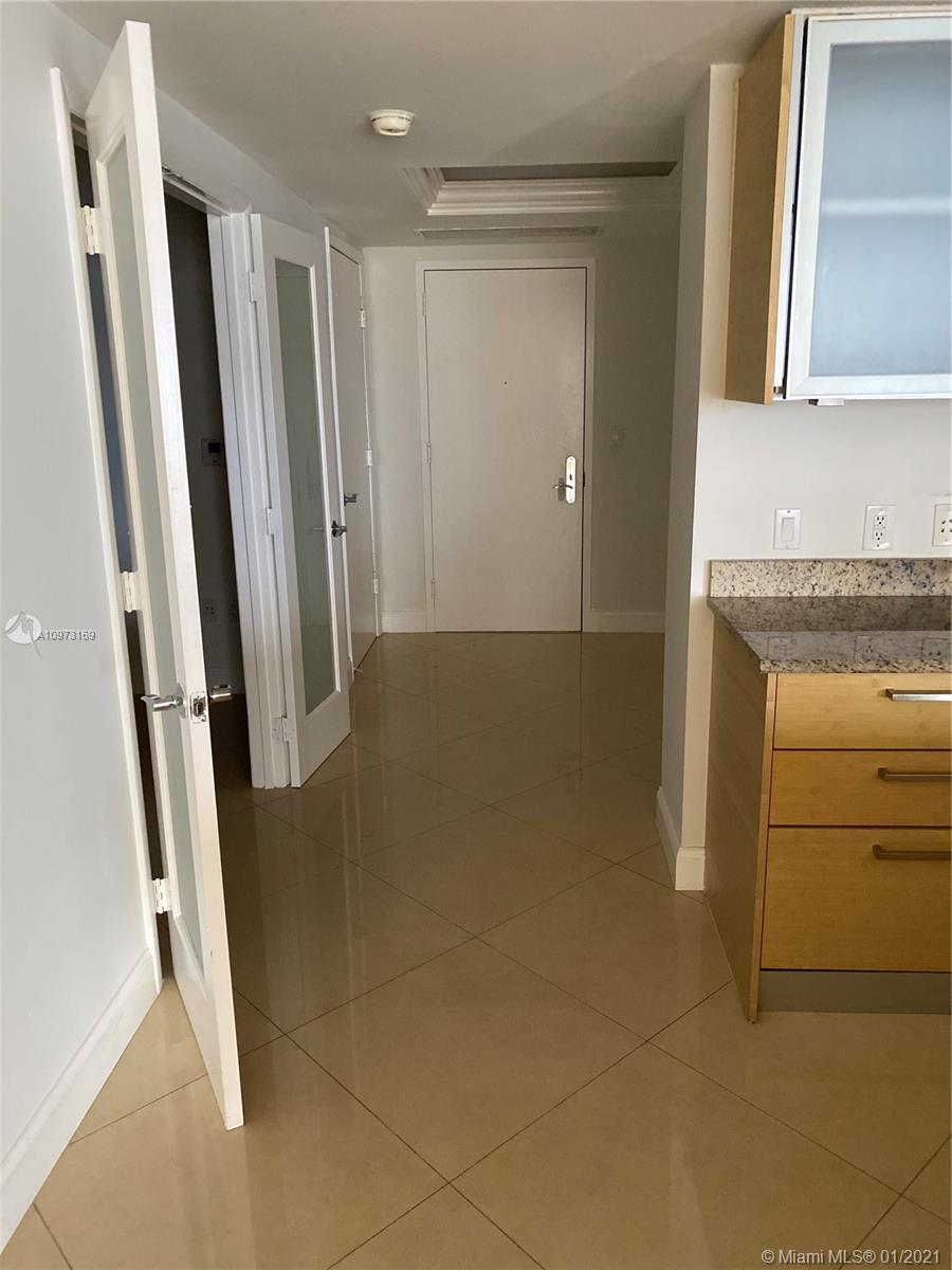 Ver detalles 1204 3 / 3 1675 sq. ft. $ 2020-12-18 0 foto