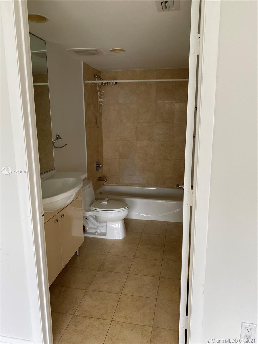 Ver detalles 1204 3 / 3 1675 sq. ft. $ 2020-12-18 0 foto