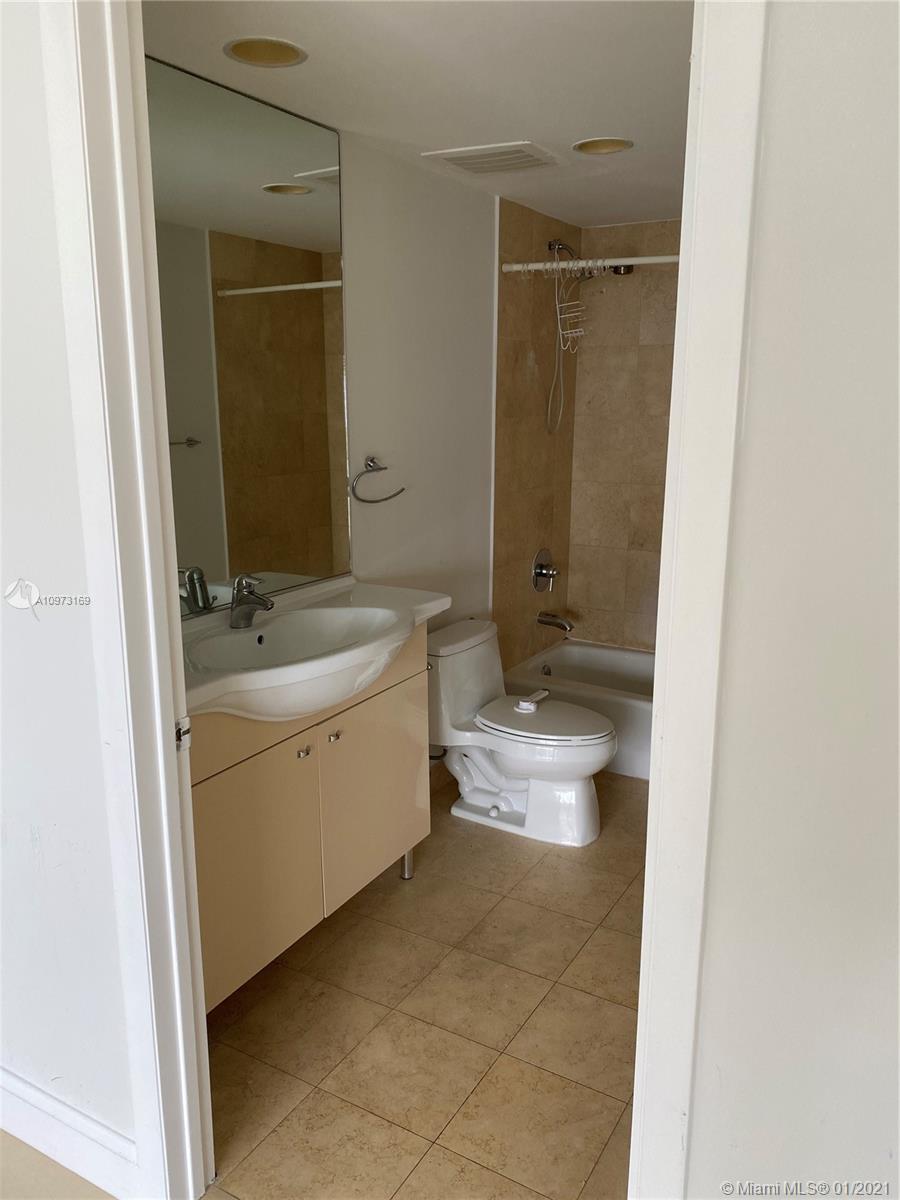 Ver detalles 1204 3 / 3 1675 sq. ft. $ 2020-12-18 0 foto