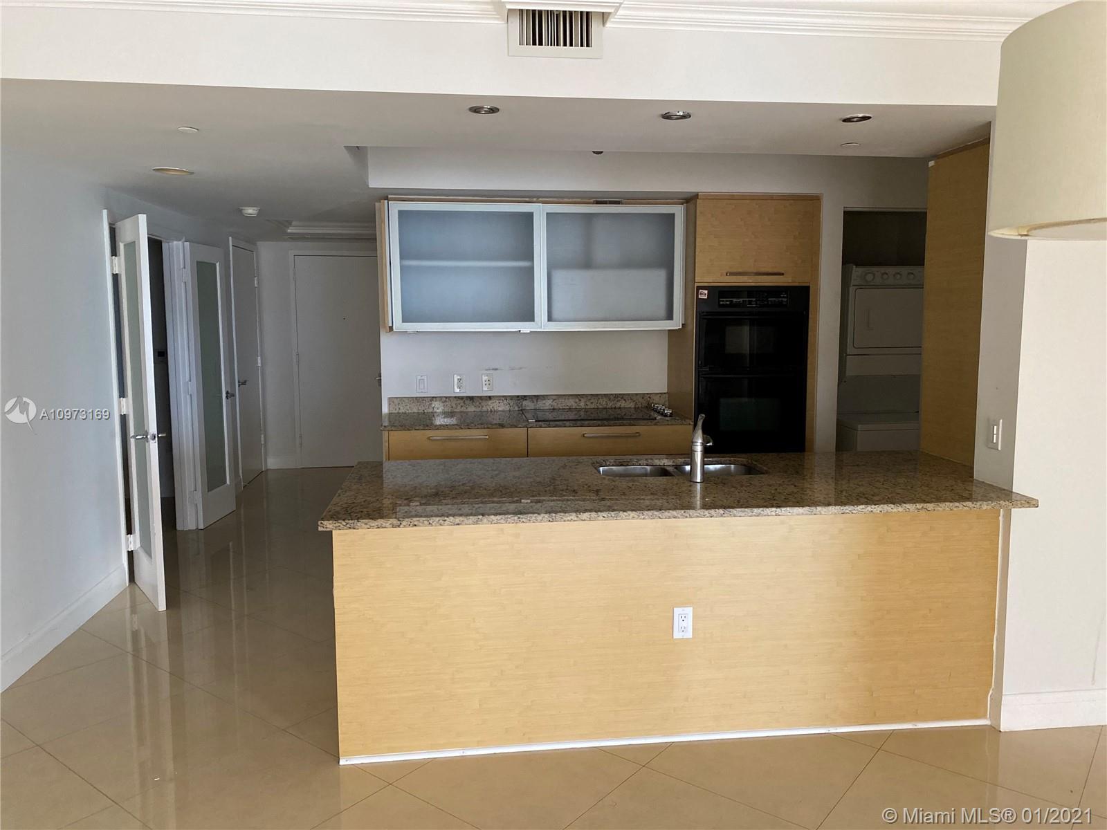 Ver detalles 1204 3 / 3 1675 sq. ft. $ 2020-12-18 0 foto