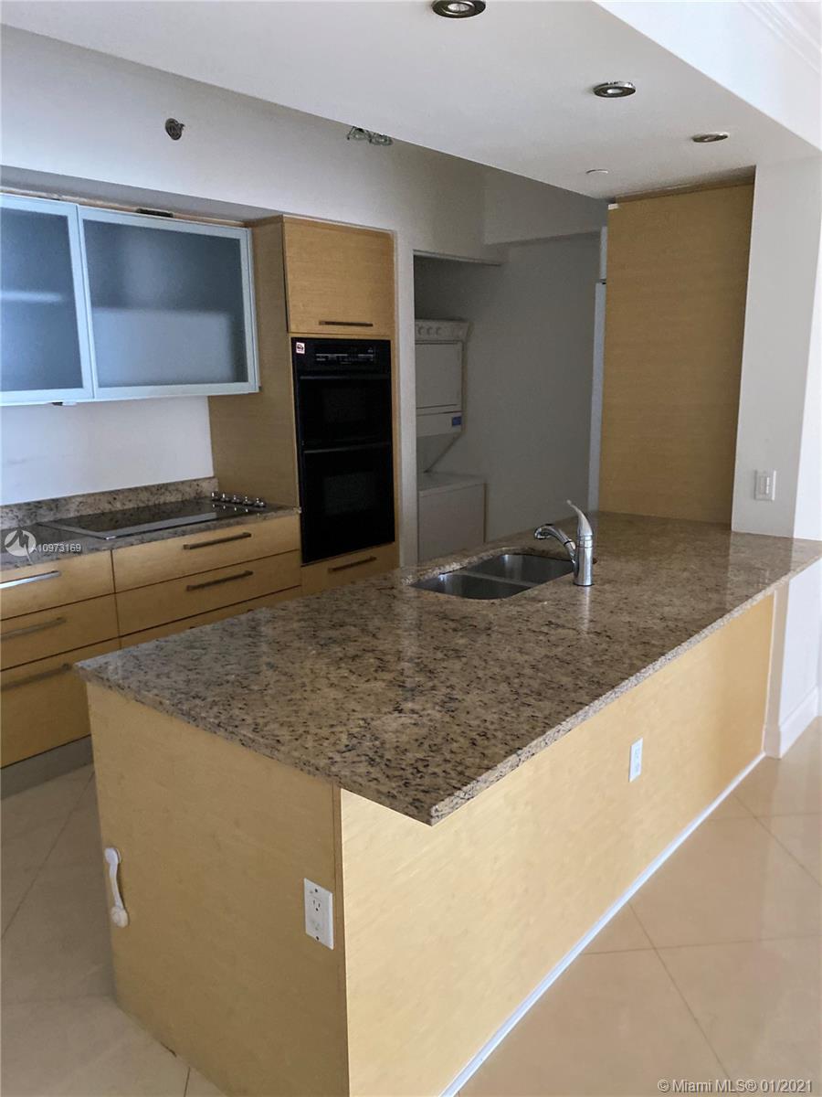 Ver detalles 1204 3 / 3 1675 sq. ft. $ 2020-12-18 0 foto