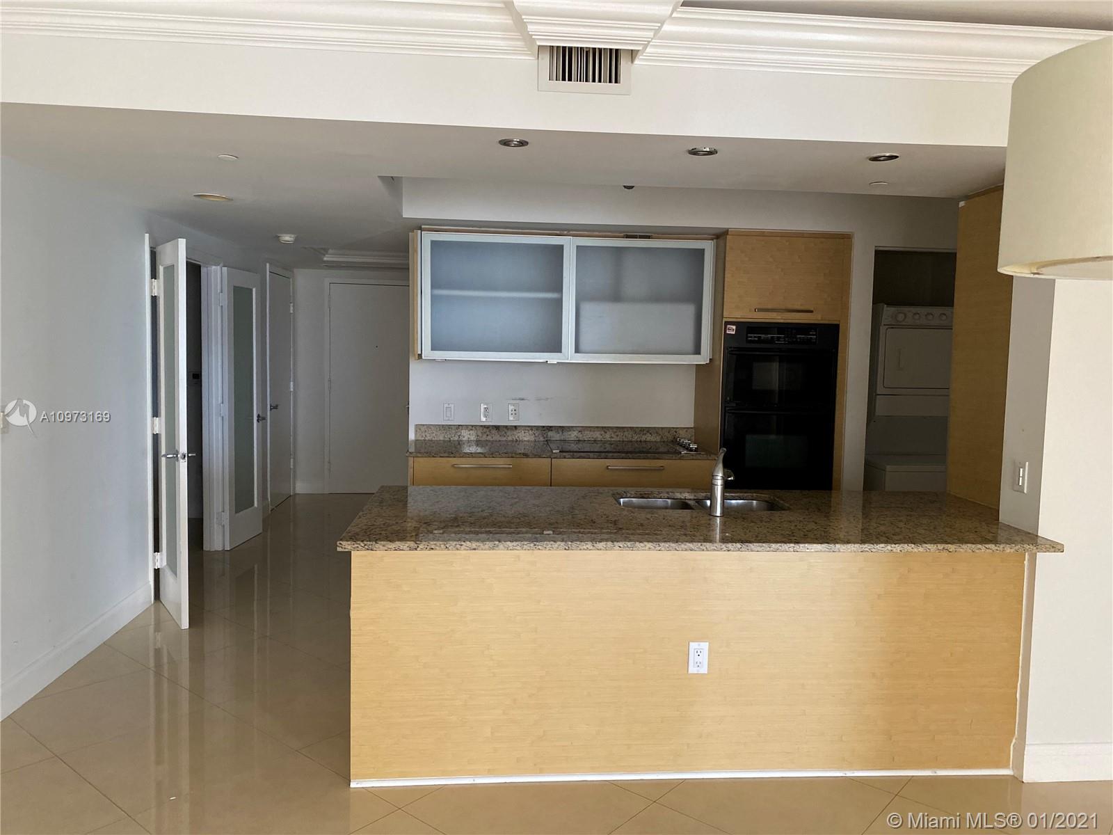 Ver detalles 1204 3 / 3 1675 sq. ft. $ 2020-12-18 0 foto