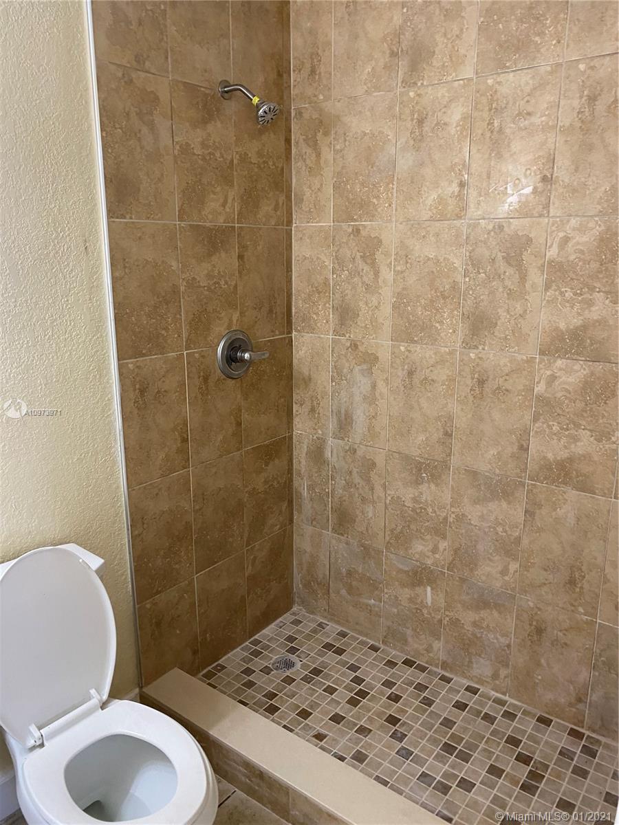 See details / 2403 sq. ft. $ 2020-12-21 0 Photo