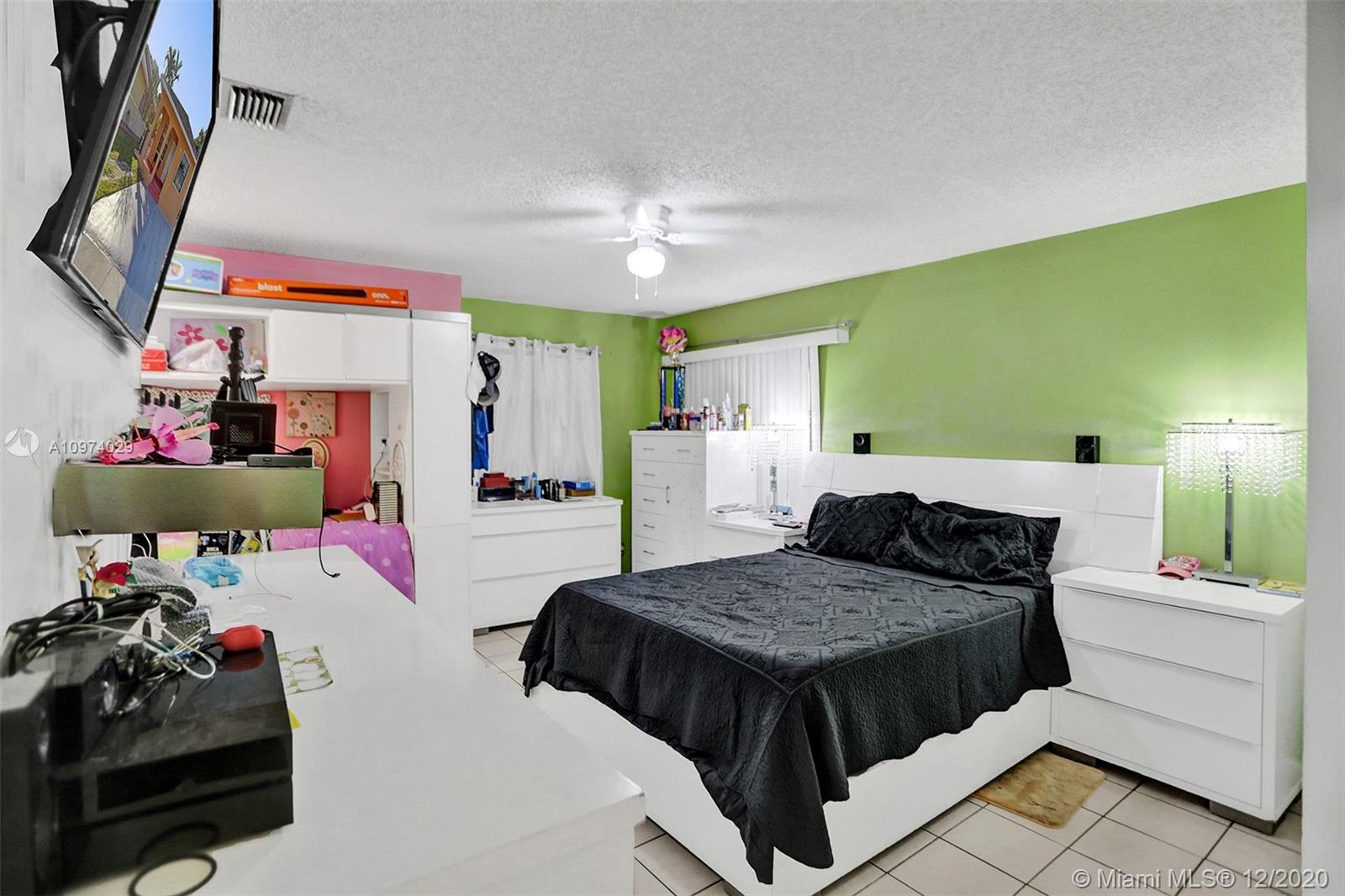 See details / 2833 sq. ft. $ 2020-12-21 0 Photo