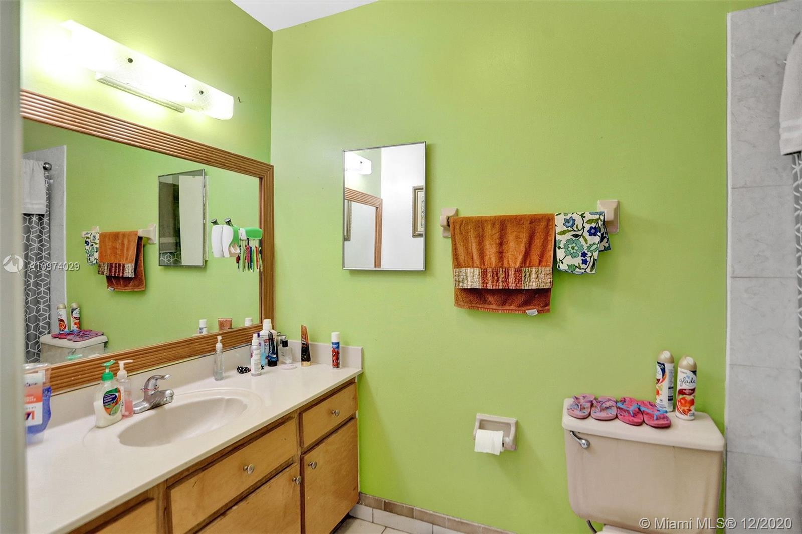 See details / 2833 sq. ft. $ 2020-12-21 0 Photo