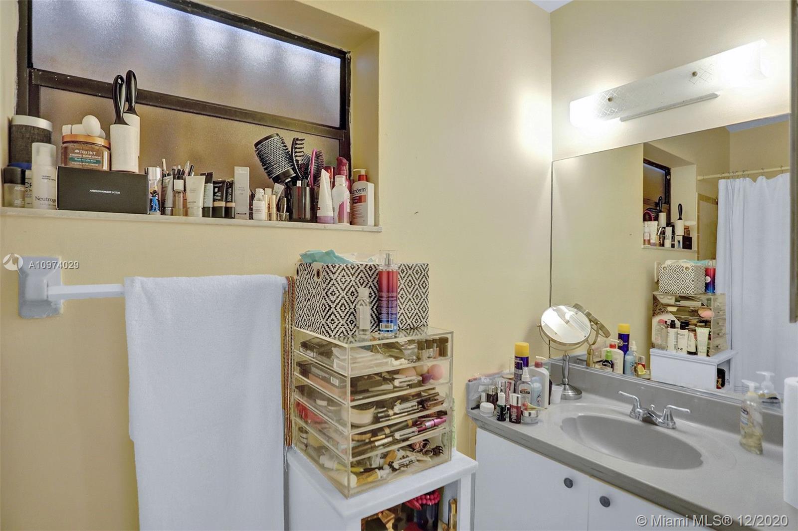 See details / 2833 sq. ft. $ 2020-12-21 0 Photo