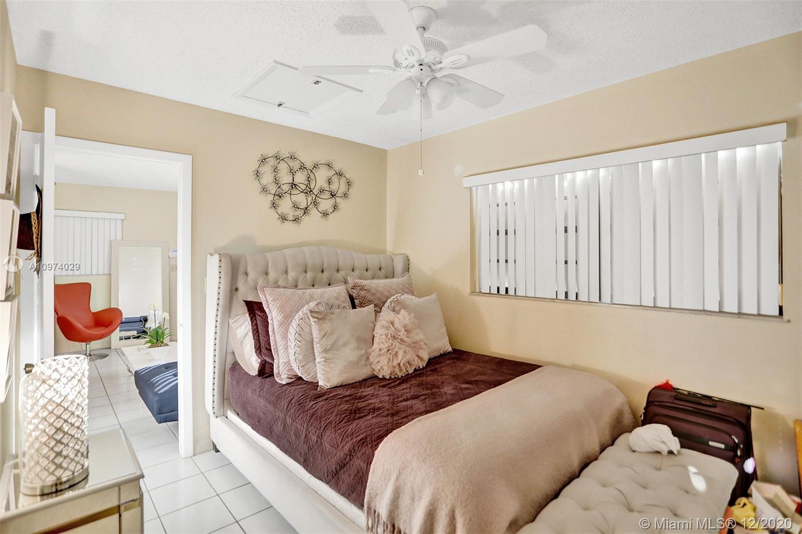 See details / 2833 sq. ft. $ 2020-12-21 0 Photo
