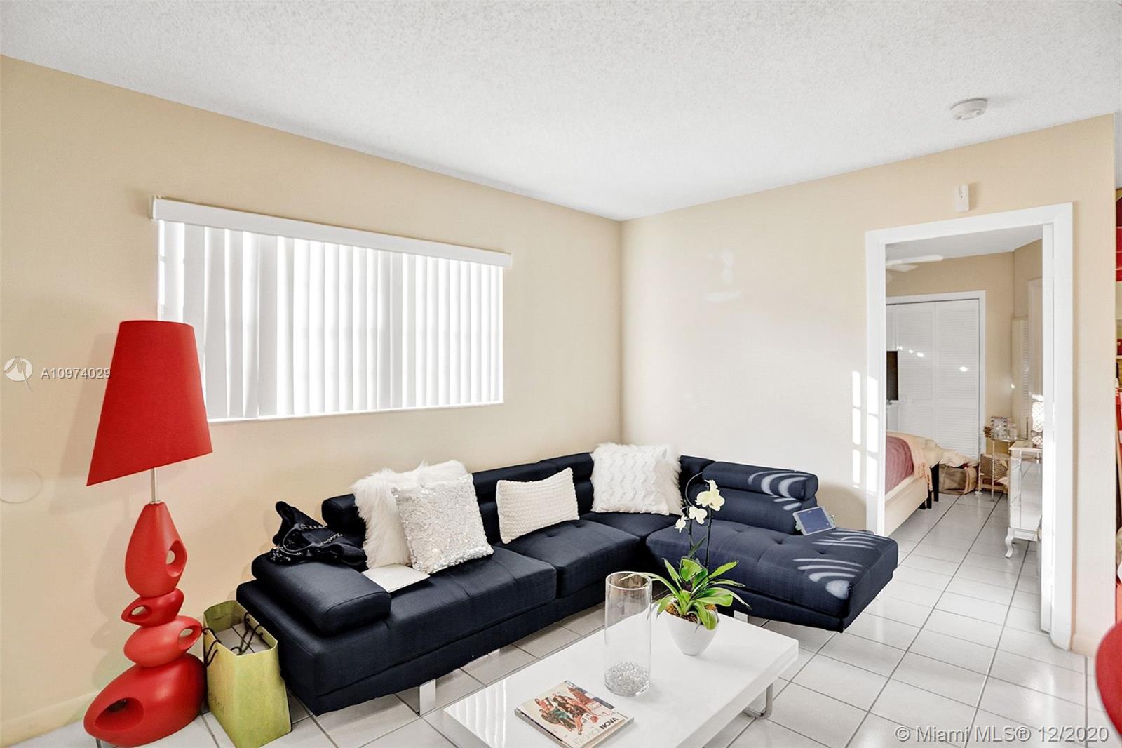 See details / 2833 sq. ft. $ 2020-12-21 0 Photo