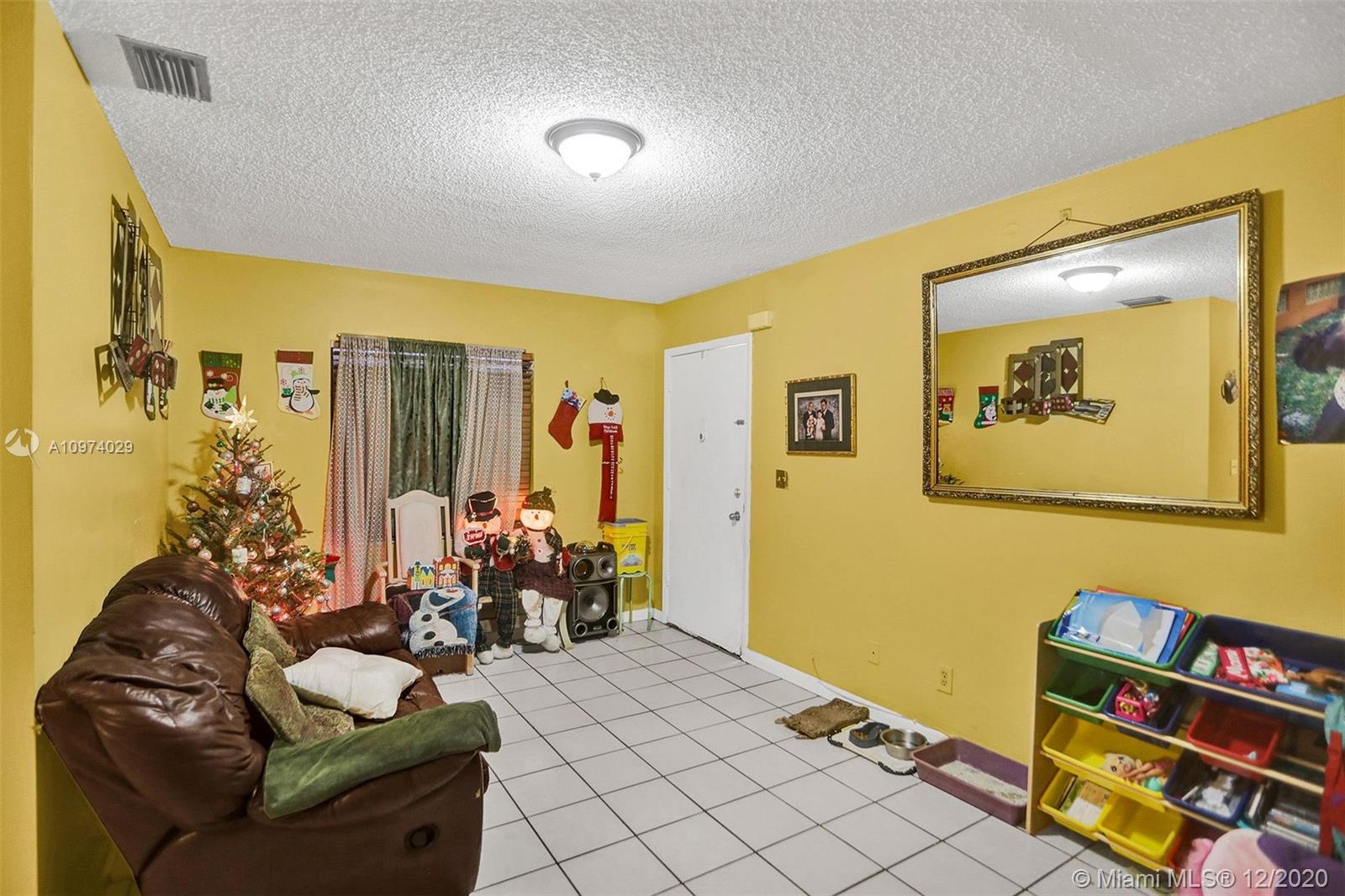 See details / 2833 sq. ft. $ 2020-12-21 0 Photo