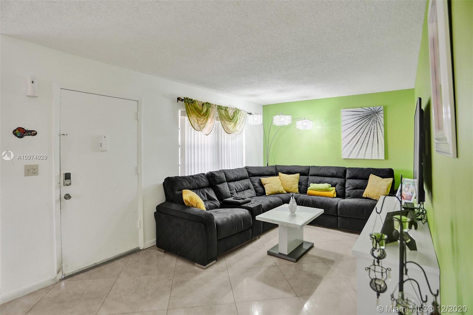 See details / 2833 sq. ft. $ 2020-12-21 0 Photo