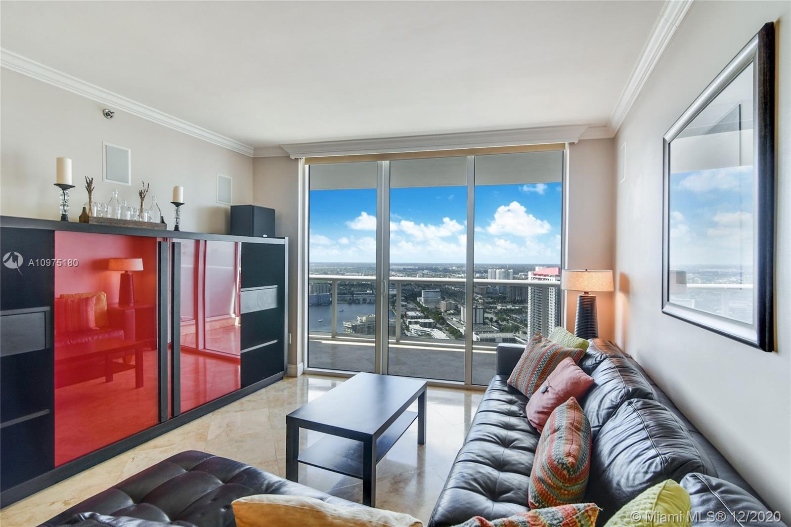 Ver detalles 3906 1 / 1 1086 sq. ft. $ 2020-12-24 0 foto
