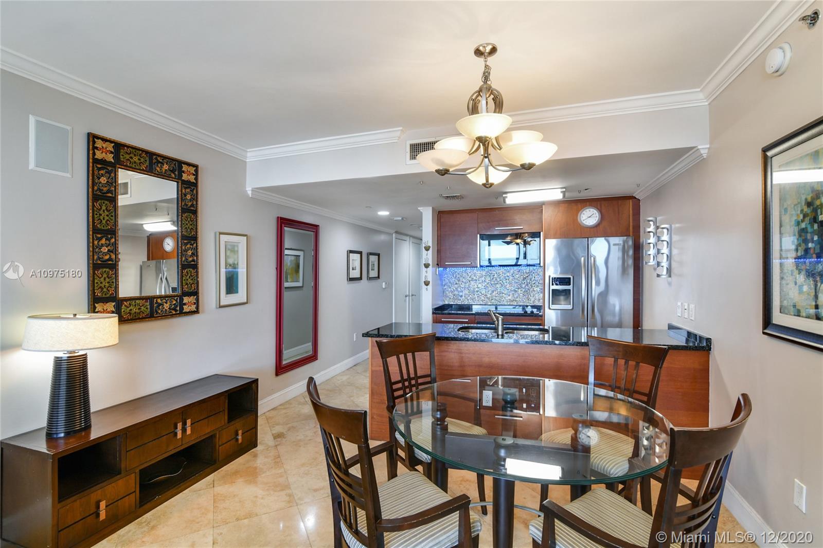 Ver detalles 3906 1 / 1 1086 sq. ft. $ 2020-12-24 0 foto