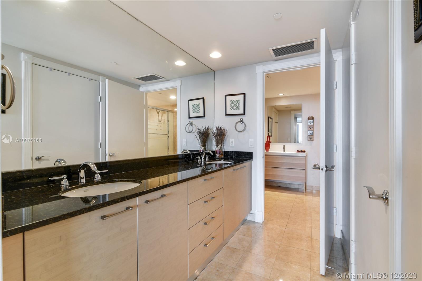 Ver detalles 3906 1 / 1 1086 sq. ft. $ 2020-12-24 0 foto
