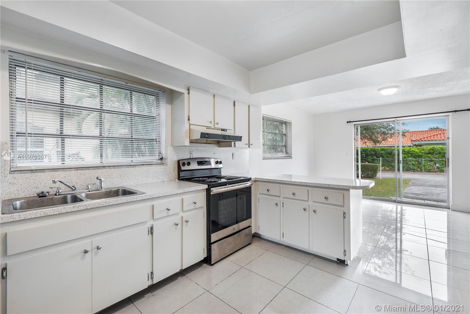 See details / 3184 sq. ft. $ 2020-12-29 0 Photo