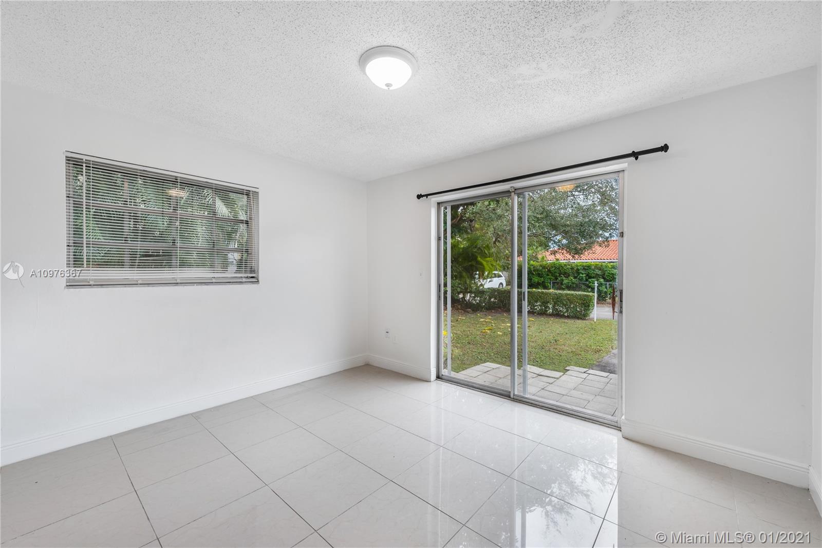 See details / 3184 sq. ft. $ 2020-12-29 0 Photo