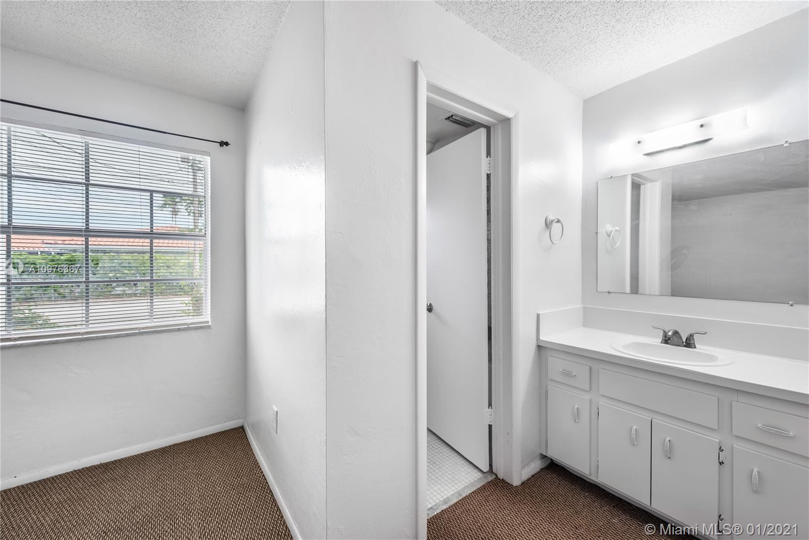 See details / 3184 sq. ft. $ 2020-12-29 0 Photo
