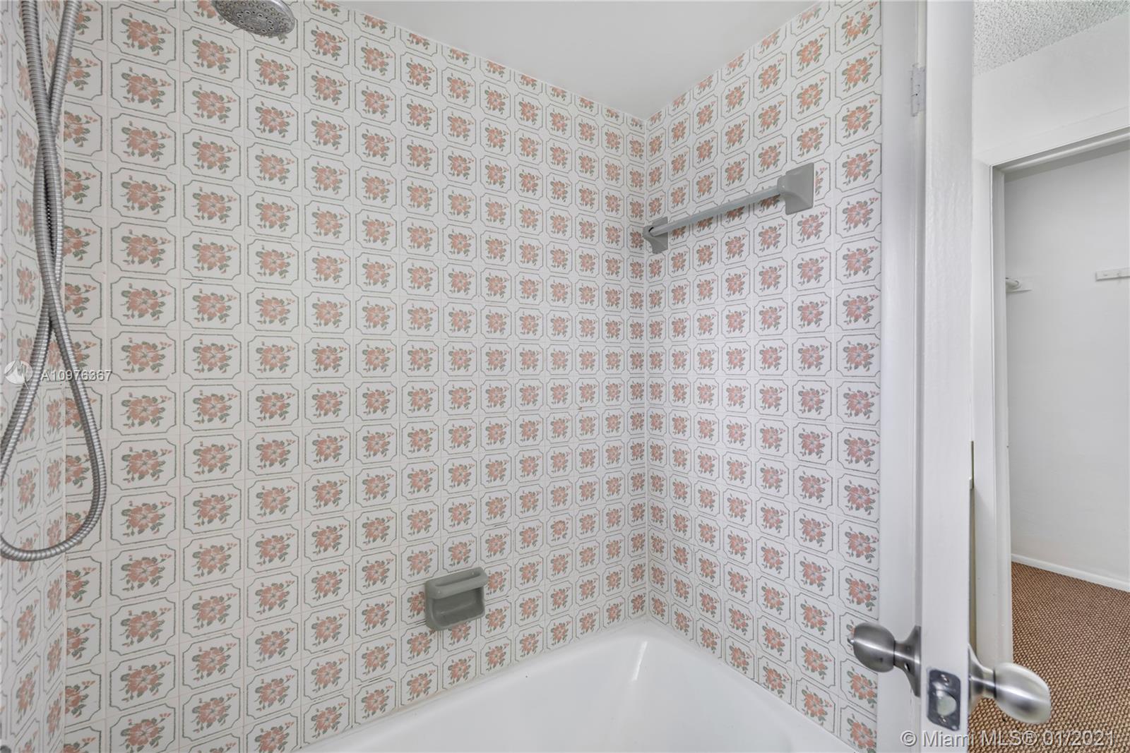 See details / 3184 sq. ft. $ 2020-12-29 0 Photo