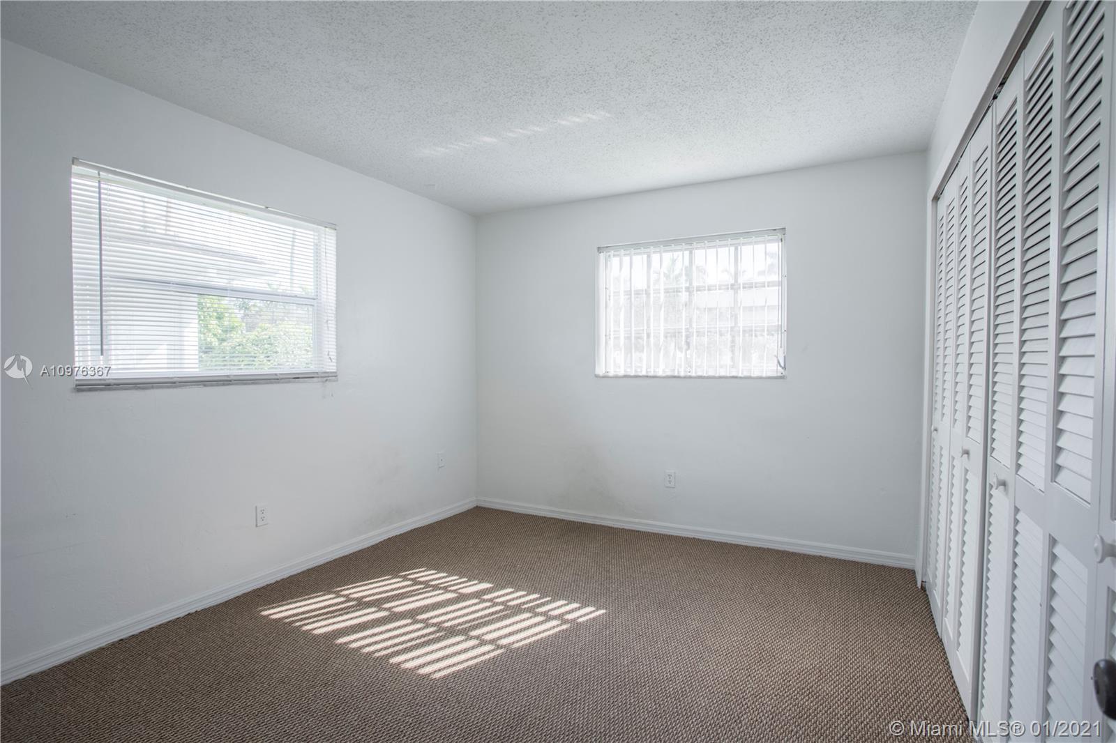 See details / 3184 sq. ft. $ 2020-12-29 0 Photo