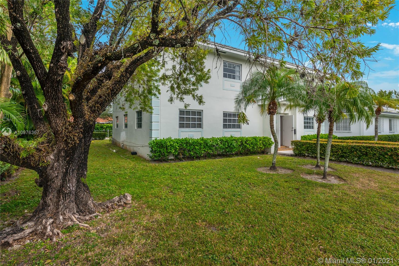 See details / 3184 sq. ft. $ 2020-12-29 0 Photo