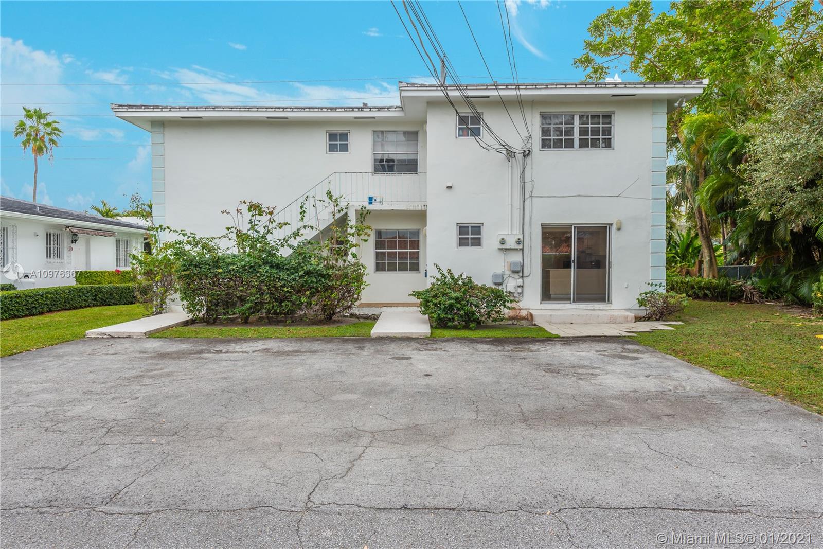 See details / 3184 sq. ft. $ 2020-12-29 0 Photo