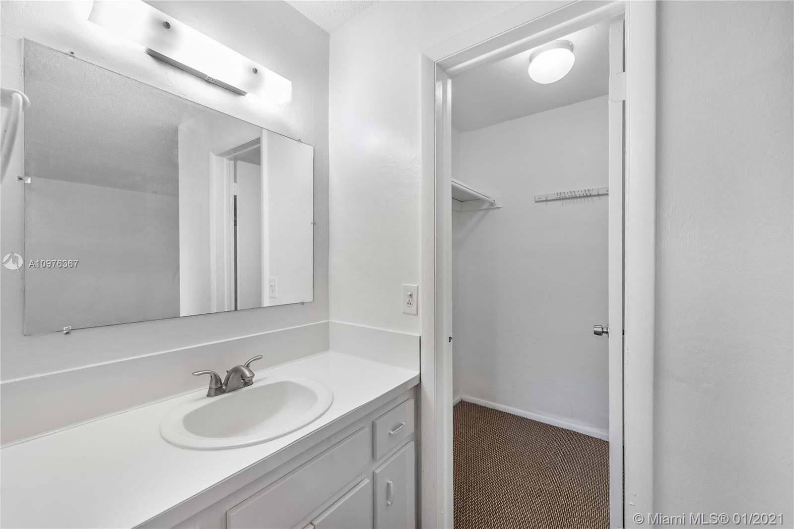 See details / 3184 sq. ft. $ 2020-12-29 0 Photo