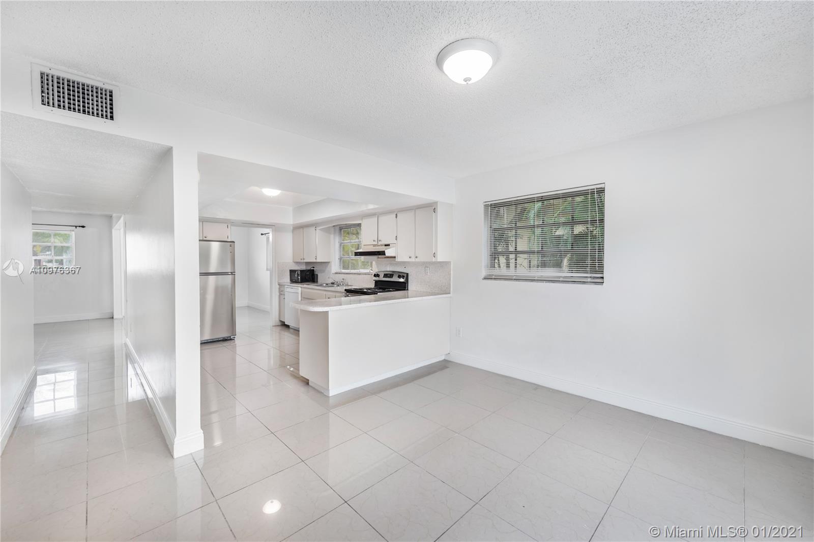 See details / 3184 sq. ft. $ 2020-12-29 0 Photo