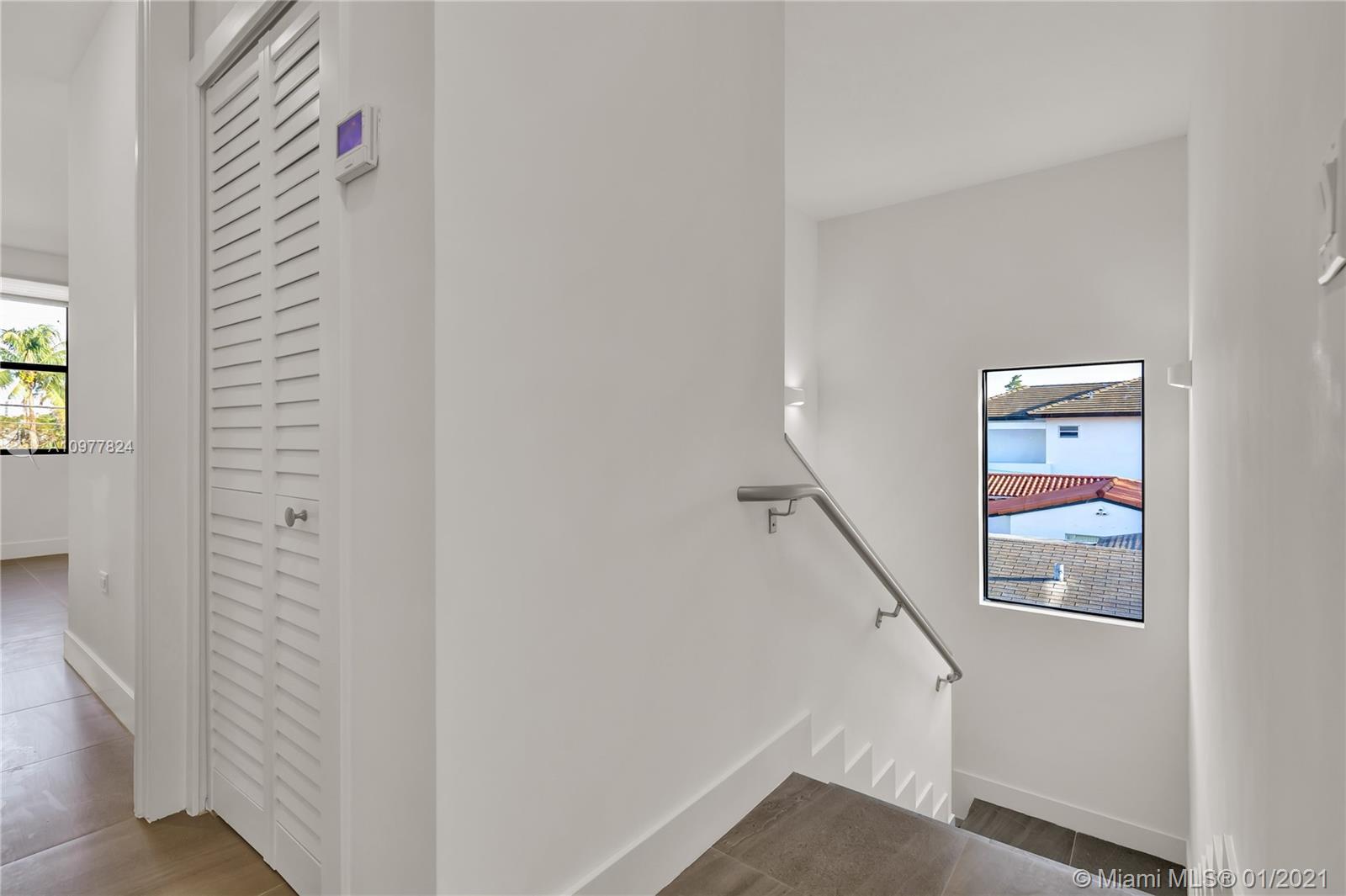 See details / 2000 sq. ft. $ 2021-01-04 0 Photo