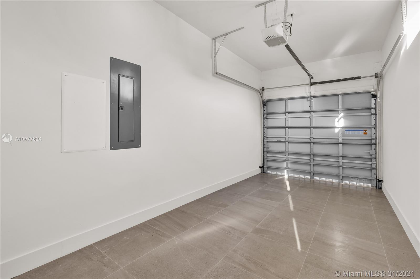 See details / 2000 sq. ft. $ 2021-01-04 0 Photo