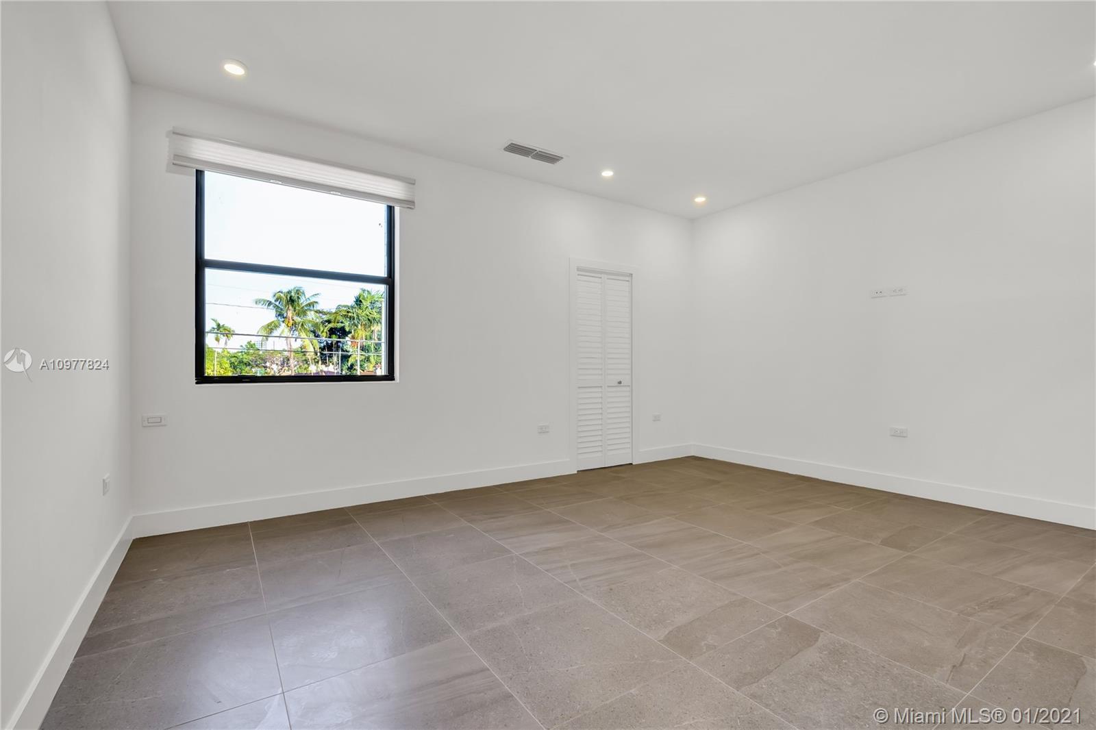 See details / 2000 sq. ft. $ 2021-01-04 0 Photo
