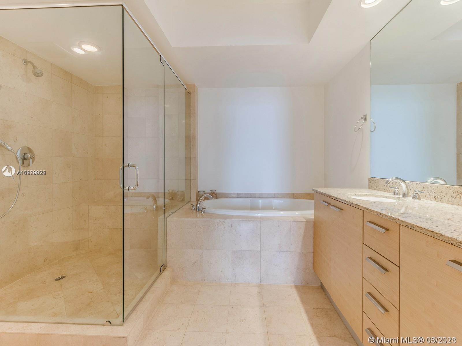See details 4310 2 / 2 1337 sq. ft. $ 2021-01-07 0 Photo