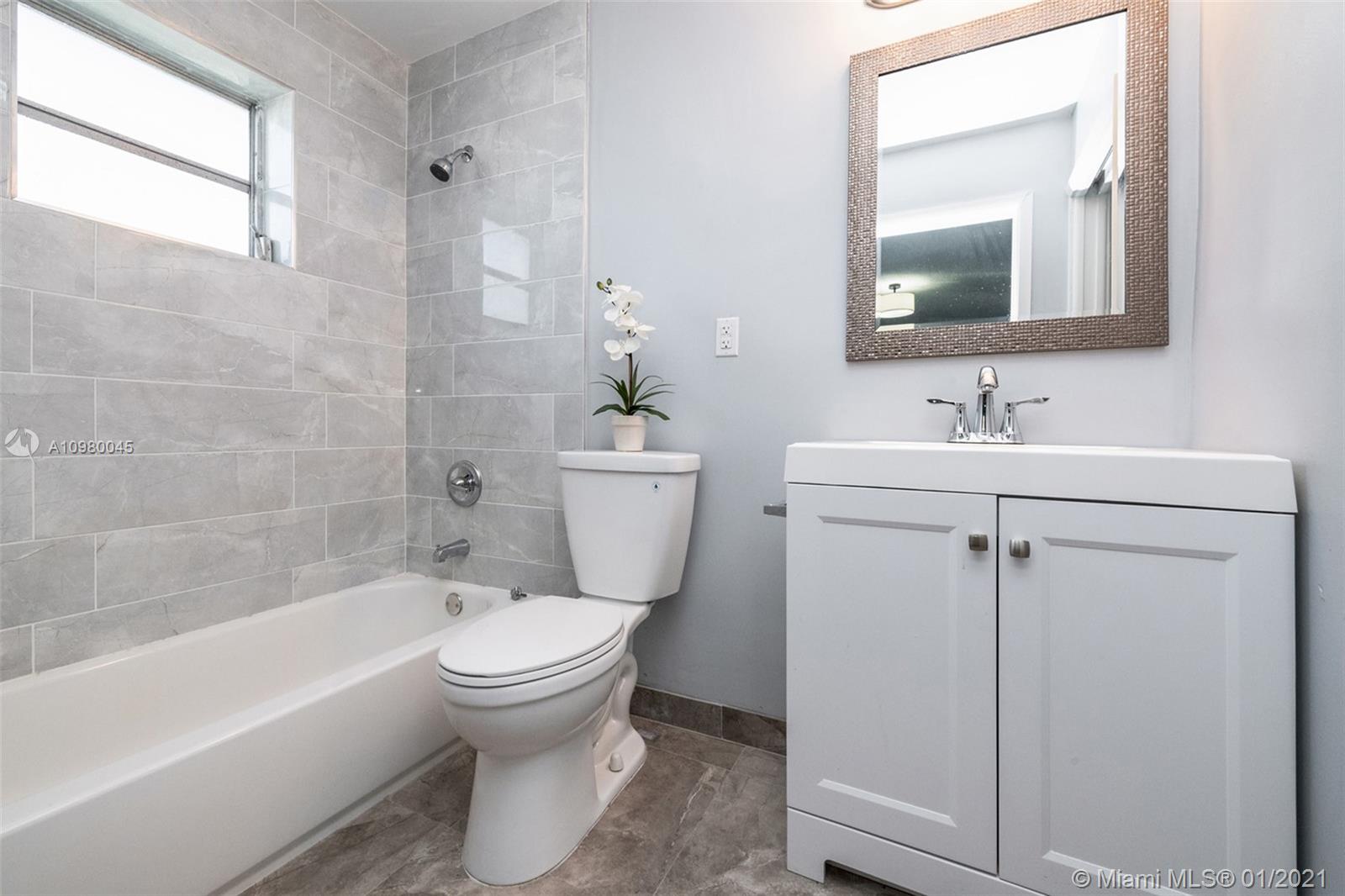 See details / 1915 sq. ft. $ 2021-01-07 0 Photo