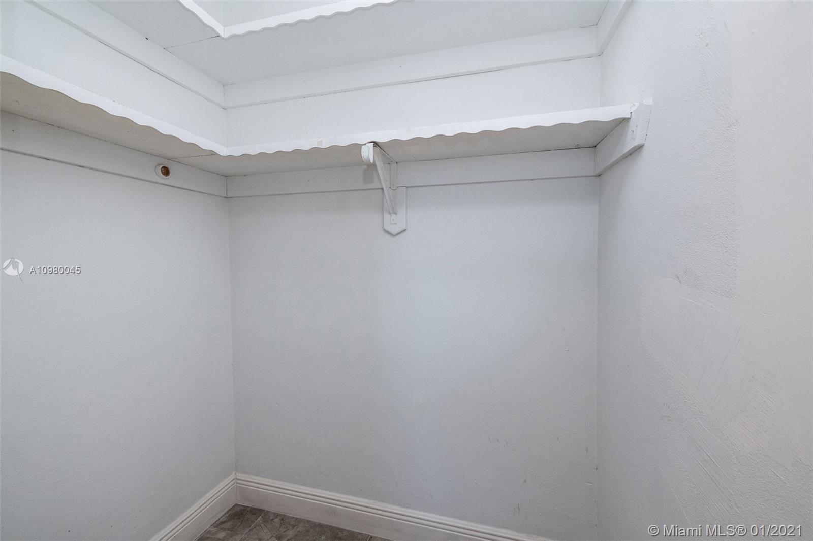 See details / 1915 sq. ft. $ 2021-01-07 0 Photo