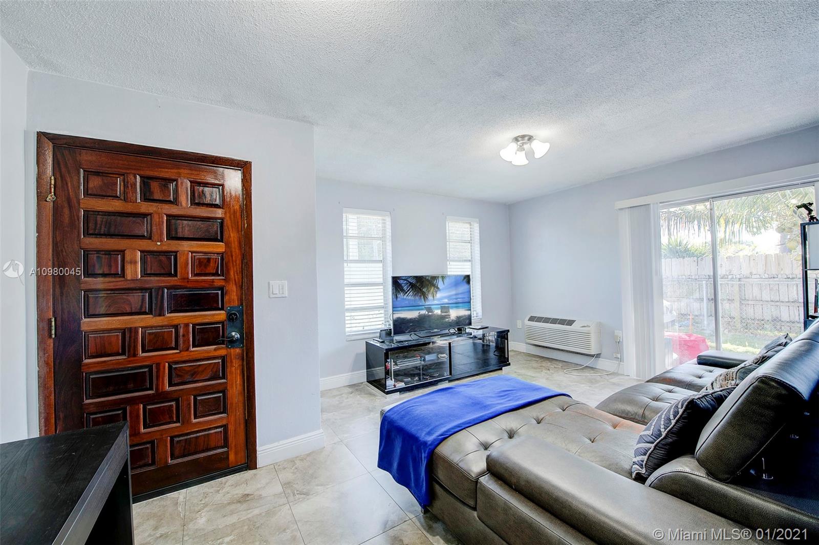 See details / 1915 sq. ft. $ 2021-01-07 0 Photo