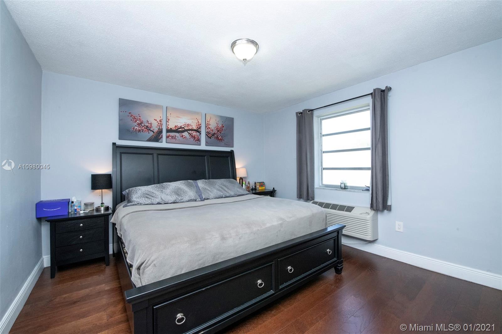 See details / 1915 sq. ft. $ 2021-01-07 0 Photo