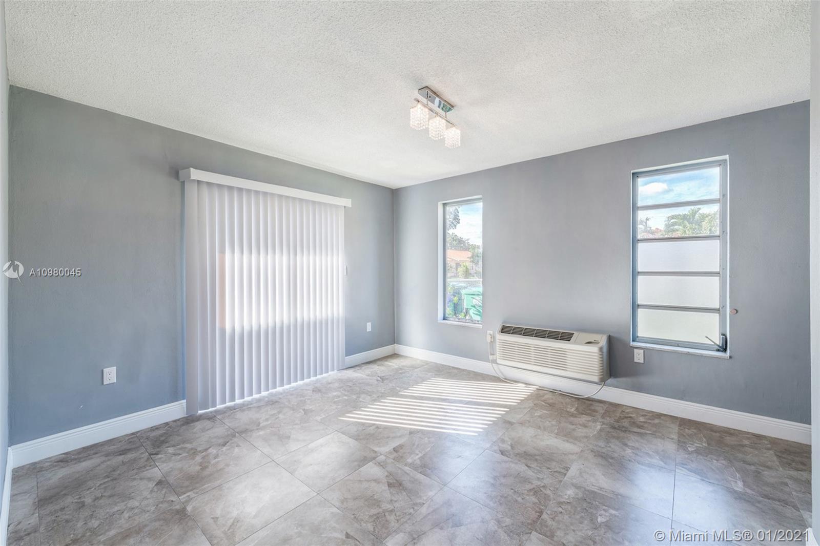 See details / 1915 sq. ft. $ 2021-01-07 0 Photo