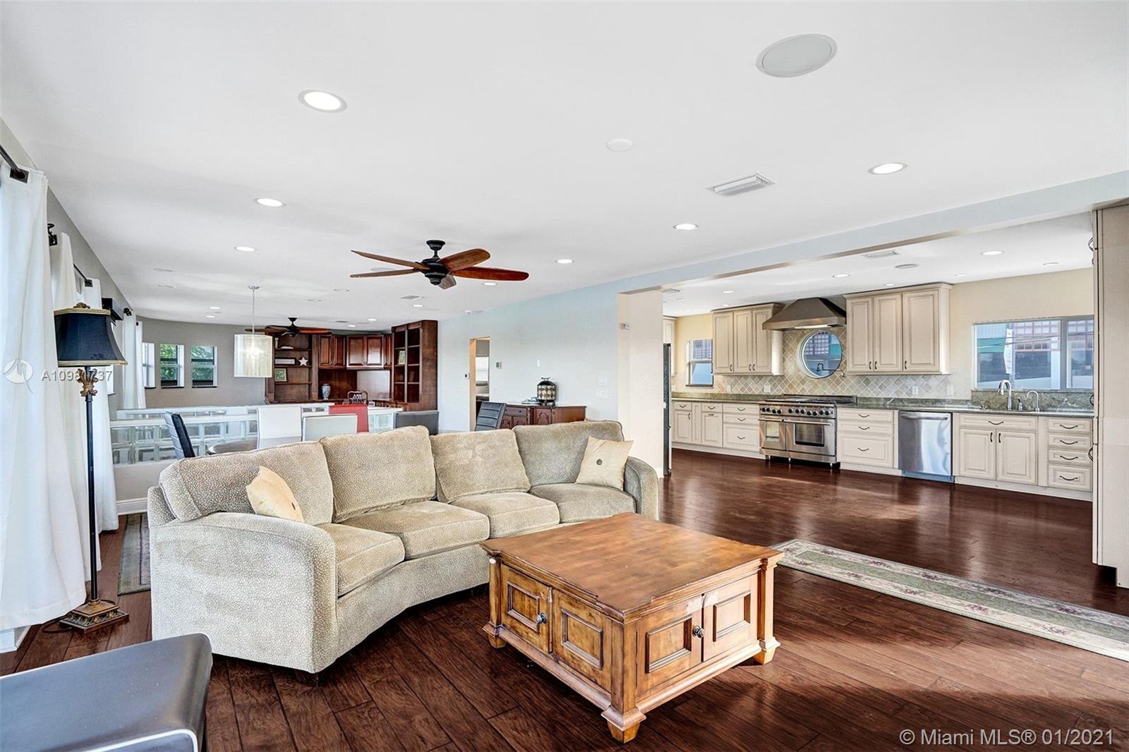 See details / 3118 sq. ft. $ 2021-01-11 0 Photo