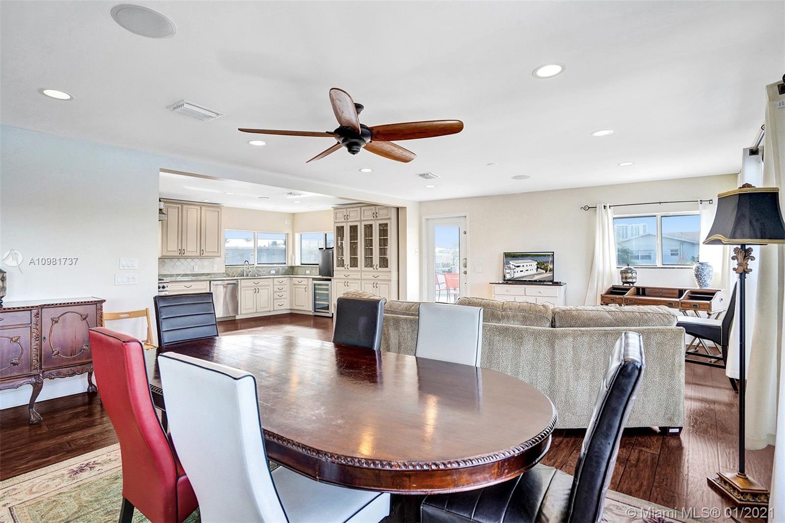 See details / 3118 sq. ft. $ 2021-01-11 0 Photo
