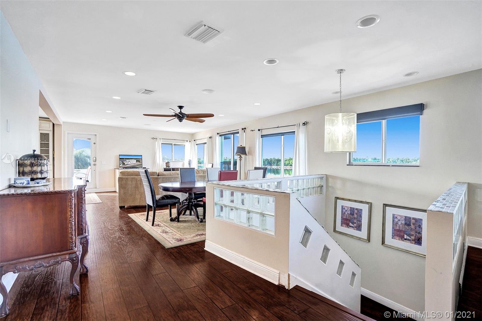 See details / 3118 sq. ft. $ 2021-01-11 0 Photo