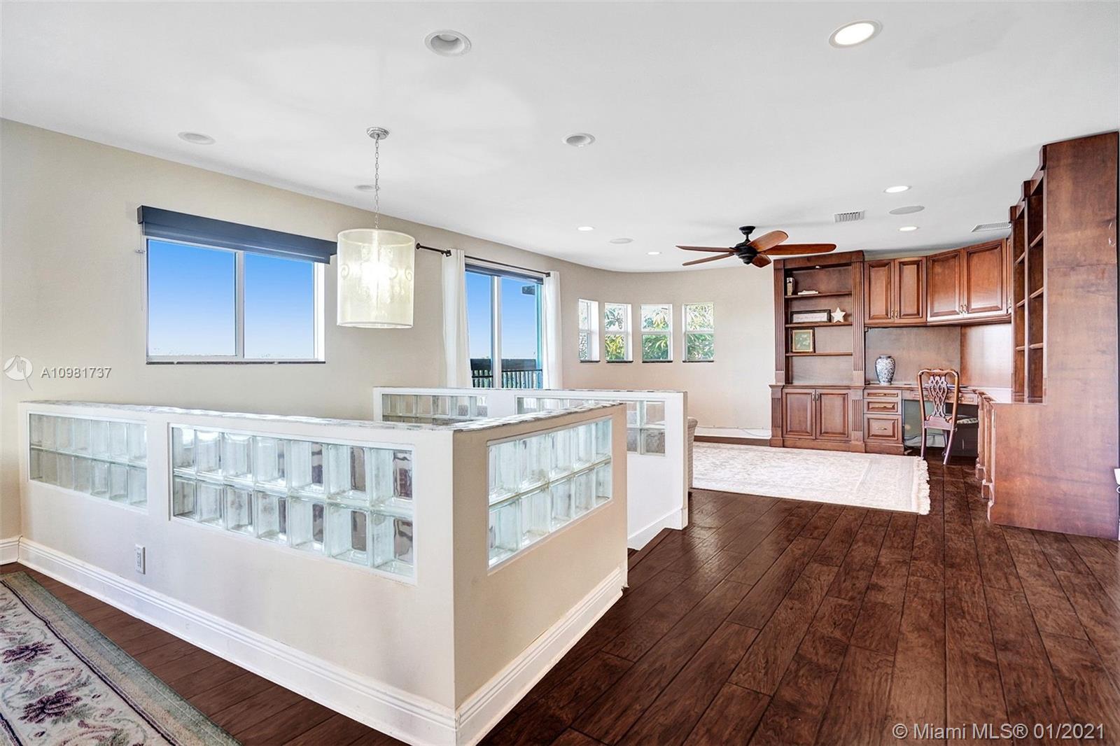 See details / 3118 sq. ft. $ 2021-01-11 0 Photo